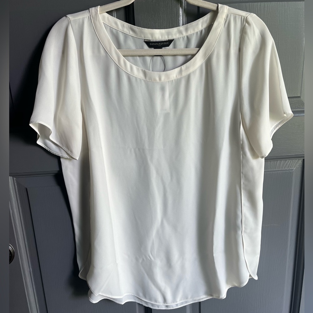 Banana‎ Republic Cream Crew Neck Blouse